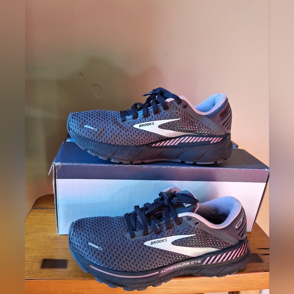 BROOKS Adrenaline GTS 22 For Women's Size 8.5 - Picture 2 of 10